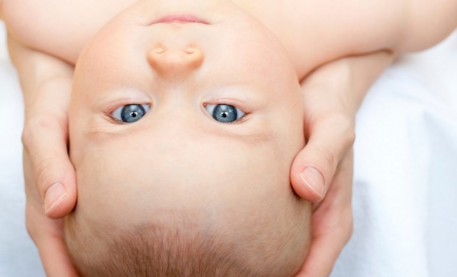 Fisioterapia pediátrica: Tratamiento en la tortícolis y la displasia en el desarrollo de la cadera